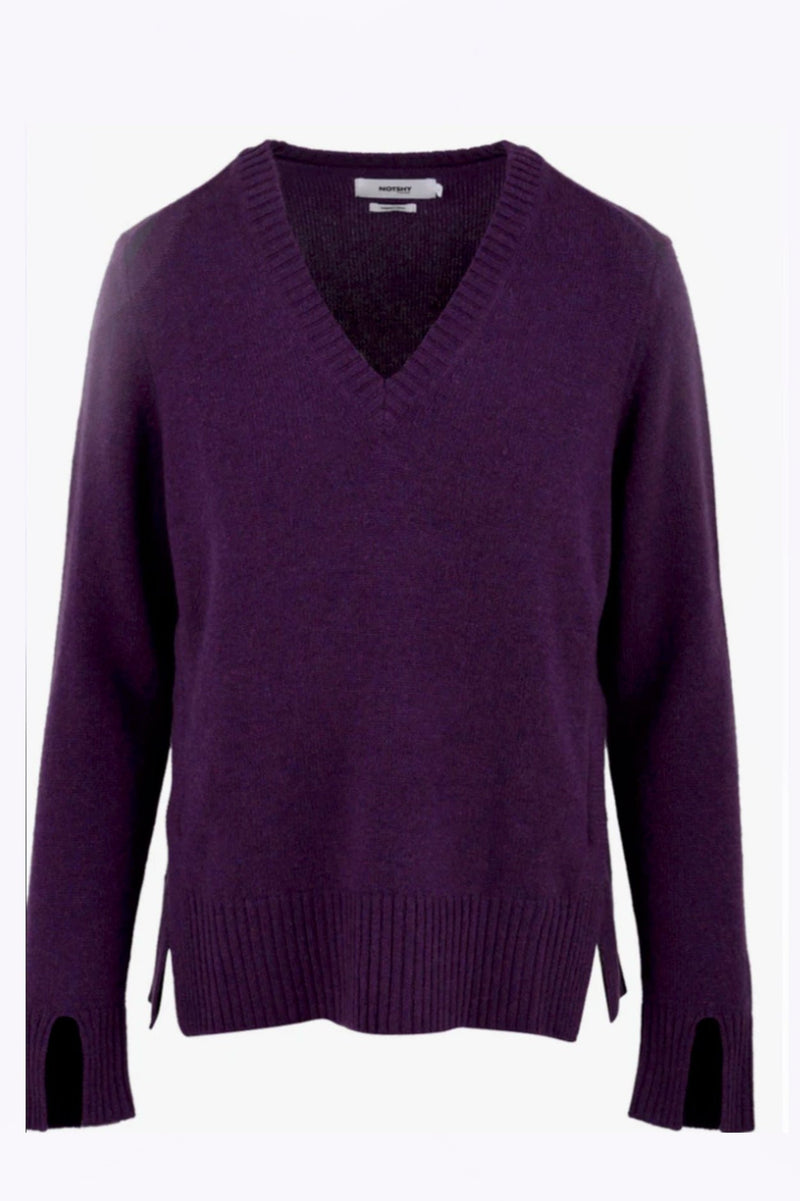 Not Shy V-Neck Yseult Cashmere Sweater in Amethyste